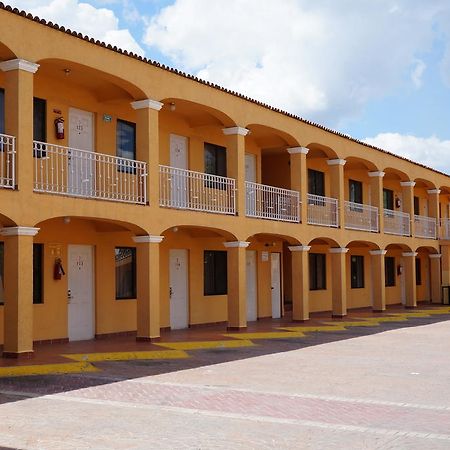Juarez  Maria Luisa Inn & Suites מראה חיצוני תמונה