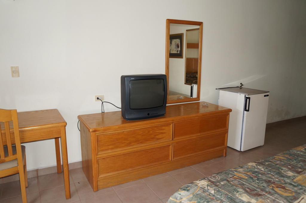 Juarez  Maria Luisa Inn & Suites חדר תמונה