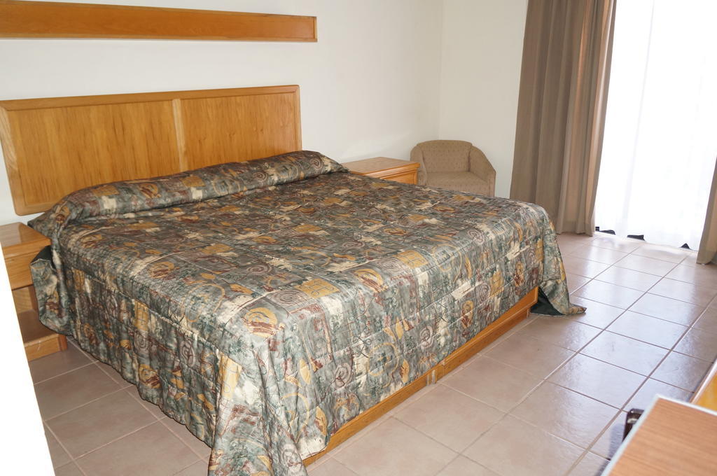 Juarez  Maria Luisa Inn & Suites חדר תמונה
