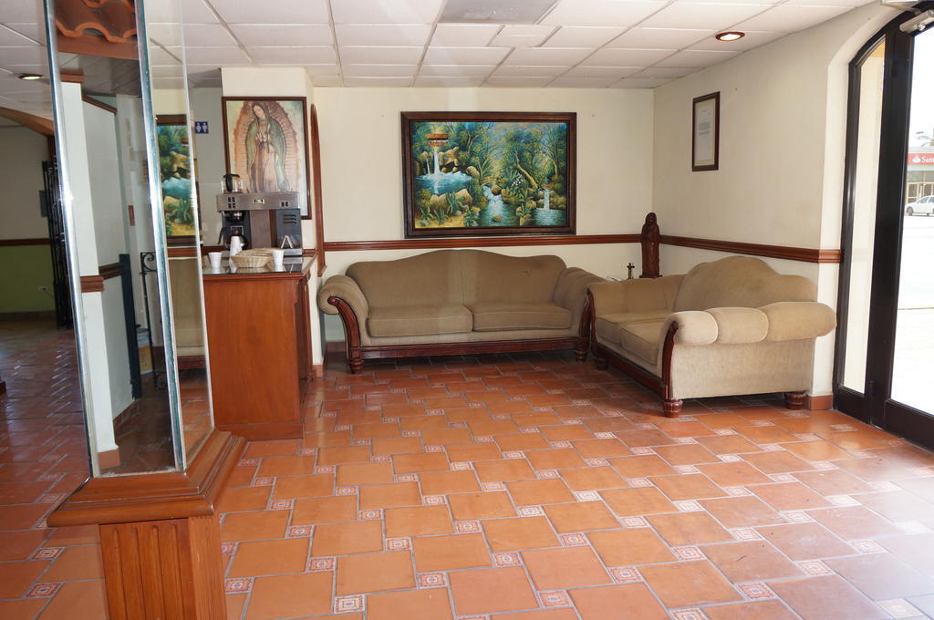 Juarez  Maria Luisa Inn & Suites חדר תמונה