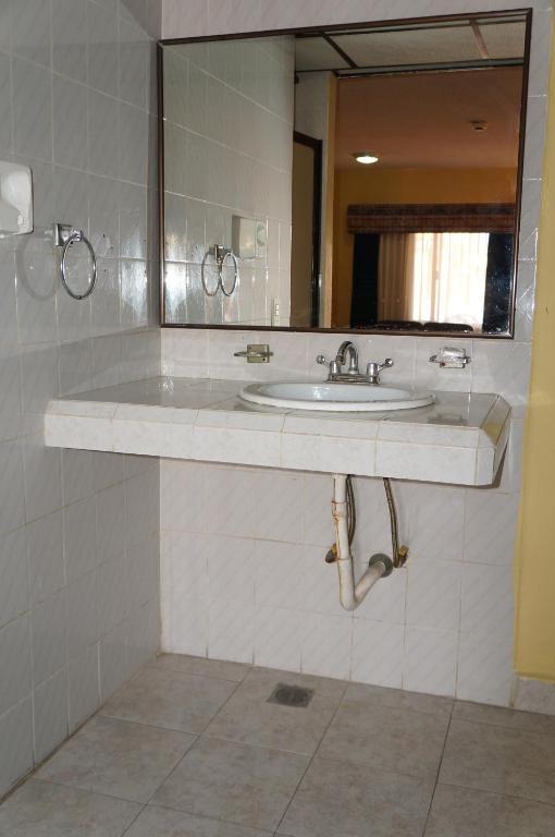 Juarez  Maria Luisa Inn & Suites מראה חיצוני תמונה