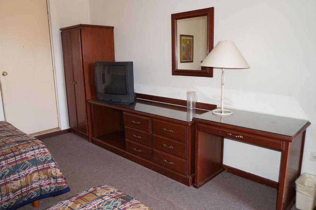 Juarez  Maria Luisa Inn & Suites מראה חיצוני תמונה