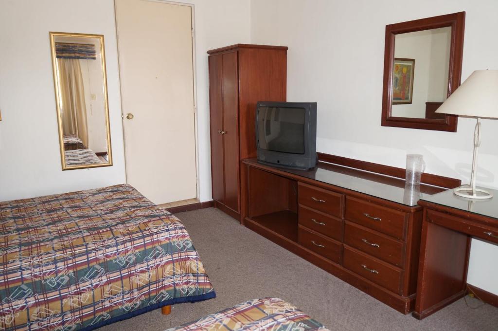 Juarez  Maria Luisa Inn & Suites מראה חיצוני תמונה