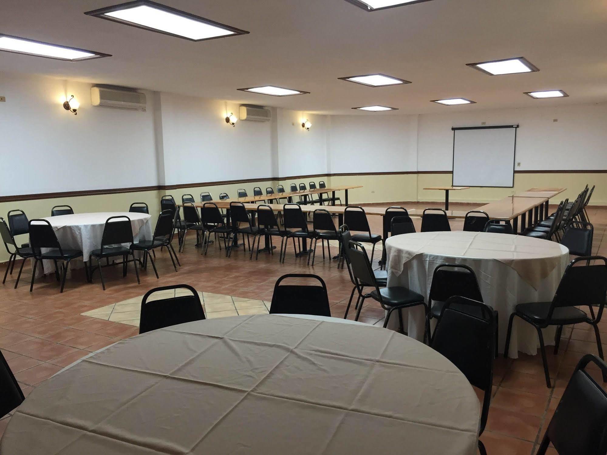 Juarez  Maria Luisa Inn & Suites מראה חיצוני תמונה