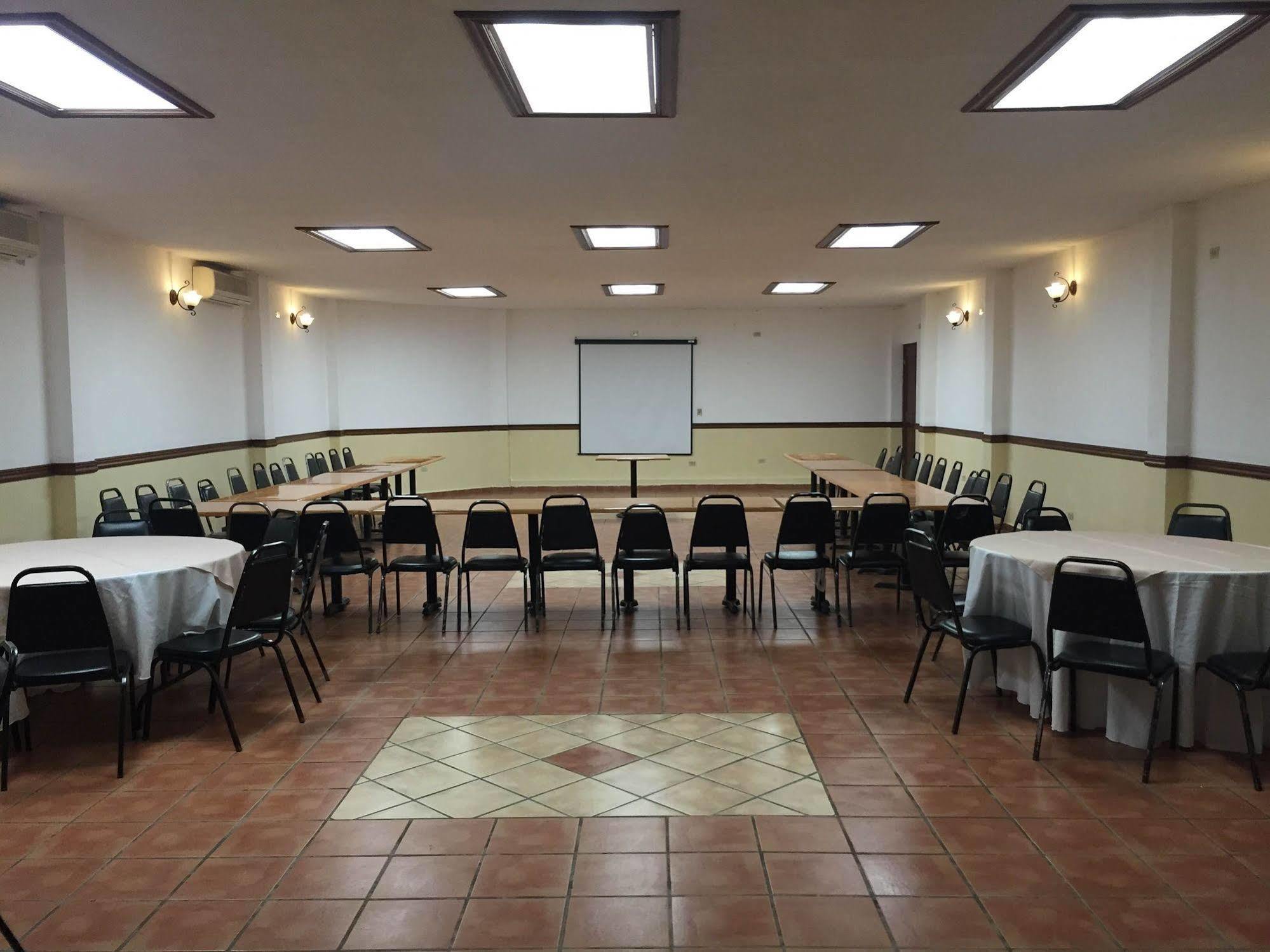 Juarez  Maria Luisa Inn & Suites מראה חיצוני תמונה