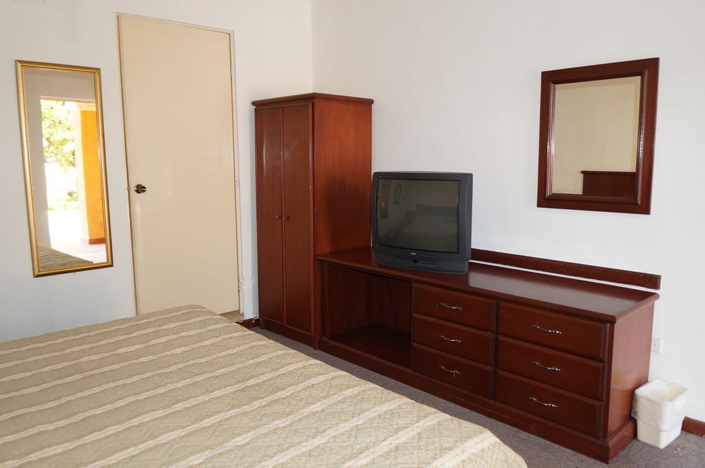 Juarez  Maria Luisa Inn & Suites מראה חיצוני תמונה